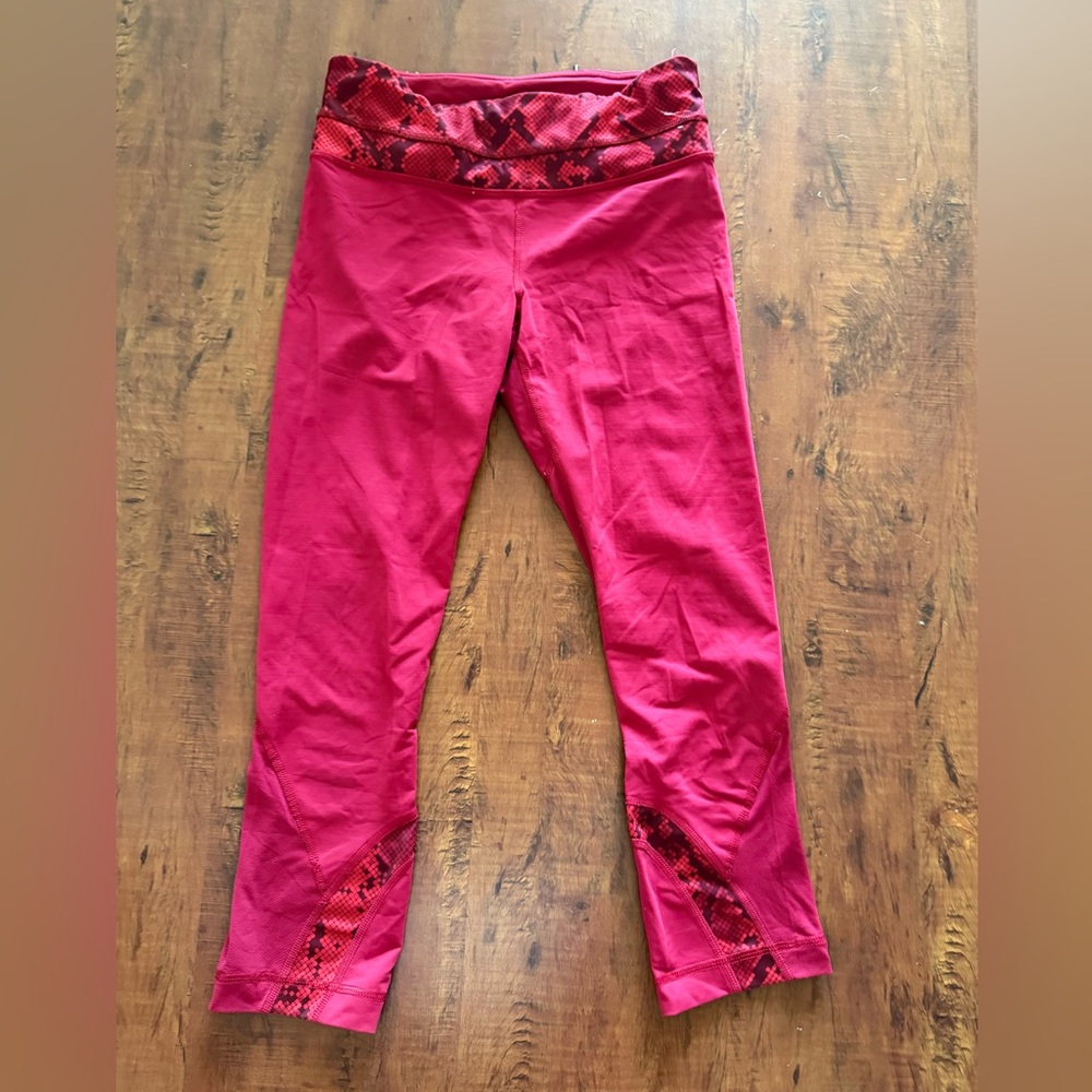 Lululemon  Red snake print detailed capri Leggings xs